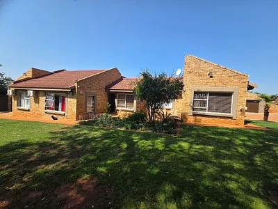 4 Bedroom House For Sale in Klerksdorp - EOJQ.webp