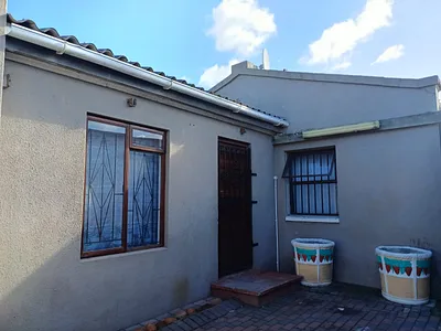 2 Bedroom House To Rent in Cape Town - img