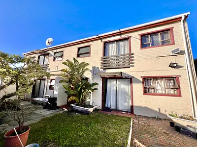4 Bedroom House For Sale in Cape Town - img
