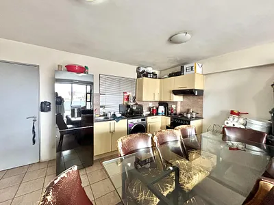 1 Bedroom Apartment For Sale in Cape Town - 3ibJ.webp