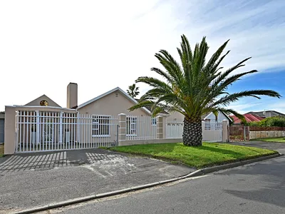 3 Bedroom House For Sale in Cape Town - VsLb.webp