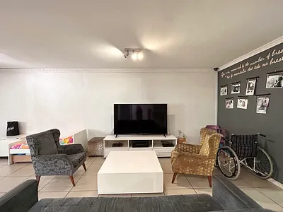 6 Bedroom House For Sale in Cape Town - sGJK.webp