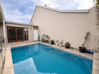 6 Bedroom House For Sale in Cape Town - wDns.webp