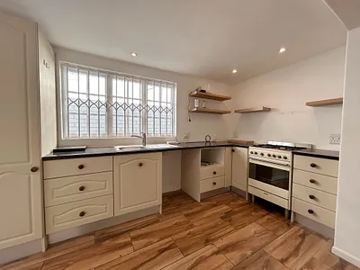 1 Bedroom Apartment To Rent in Cape Town - iSJF.webp