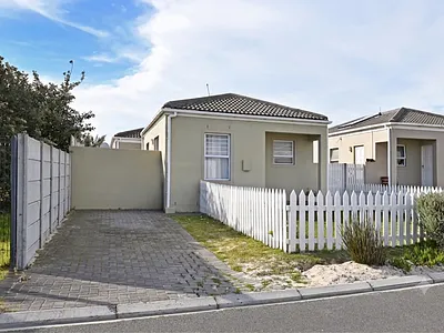 2 Bedroom House For Sale in Cape Town - BuOo.webp