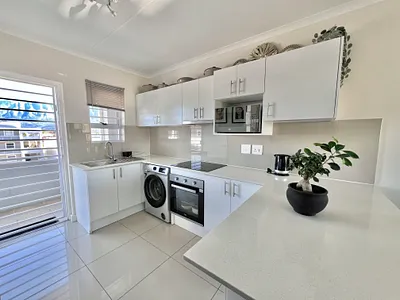 2 Bedroom Apartment To Rent in Cape Town - rqht.webp