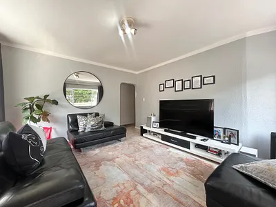 3 Bedroom Apartment To Rent in Cape Town - zCkl.webp
