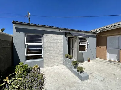 3 Bedroom Apartment To Rent in Cape Town - eMLs.webp