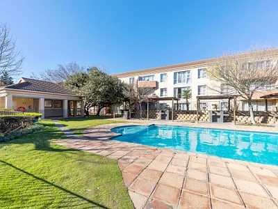 0.5 Bedroom Apartment For Sale in Cape Town - 95xq.webp
