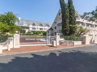 2 Bedroom Apartment For Sale in Cape Town - wlVo.webp