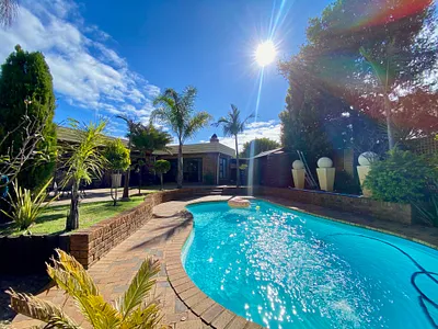 4 Bedroom House For Sale in Kuils River - FYx2.webp