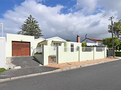 3 Bedroom House For Sale in Cape Town - pdWs.webp