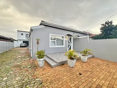 2 Bedroom House To Rent in Cape Town - NyaD.webp