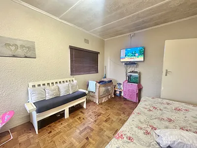 1 Bedroom Apartment For Sale in Cape Town - img