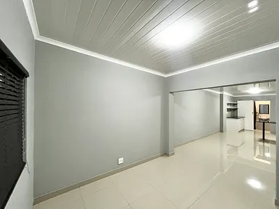 0.5 Bedroom Apartment To Rent in Cape Town - Xp6m.webp