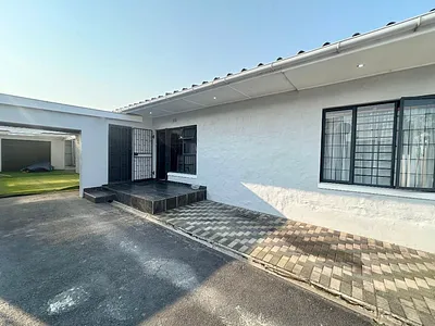 4 Bedroom House To Rent in Cape Town - img