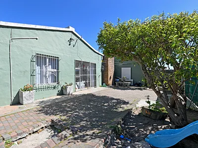 3 Bedroom House For Sale in Cape Town - img