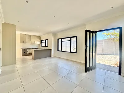 4 Bedroom House For Sale in Milnerton - qS6m.webp