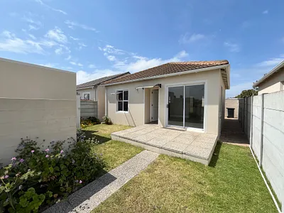 2 Bedroom House To Rent in Blouberg - x4Sr.webp