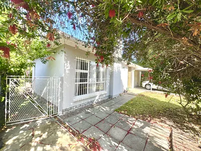 3 Bedroom House To Rent in Cape Town - qyo9.webp