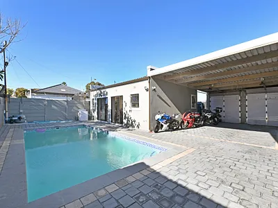 1.5 Bedroom Apartment To Rent in Cape Town - bEgQ.webp