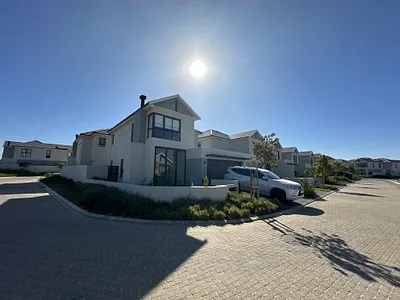 3 Bedroom Townhouse To Rent in Durbanville - img