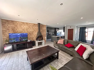 3 Bedroom House To Rent in Blouberg - 6RJd.webp