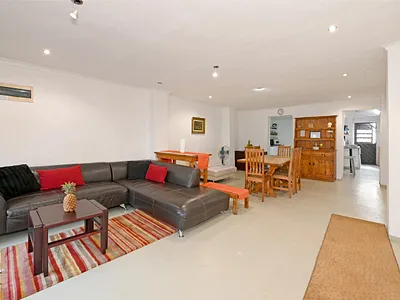 3 Bedroom House For Sale in Cape Town - oo7O.webp