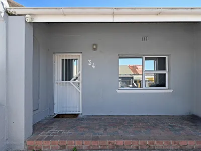 2 Bedroom House For Sale in Cape Town - 4xyD.webp