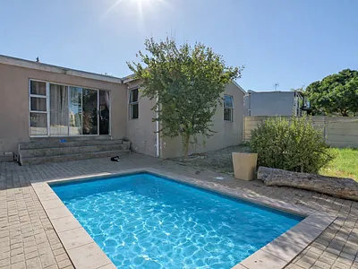 2 Bedroom House For Sale in Milnerton - 1Wm7.webp