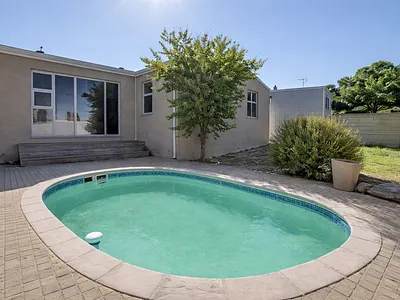 2 Bedroom House For Sale in Milnerton - gRUG.webp