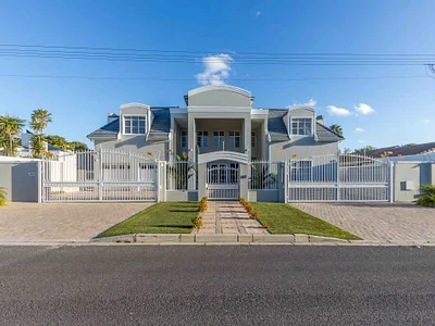 7 Bedroom House For Sale in Blouberg - VfFx.webp