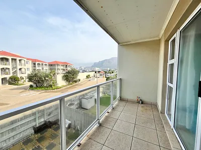 3 Bedroom Apartment To Rent in Cape Town - zn3O.webp