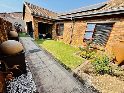 3 Bedroom Townhouse For Sale in Boksburg - xIry.webp