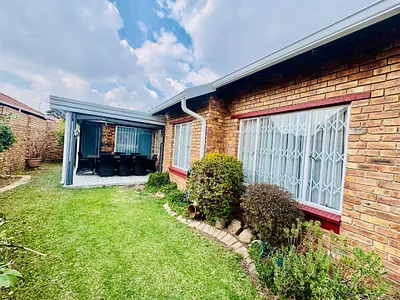 3 Bedroom Townhouse For Sale in Benoni - gPOr.webp