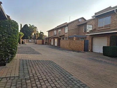 3 Bedroom Townhouse For Sale in Benoni - img