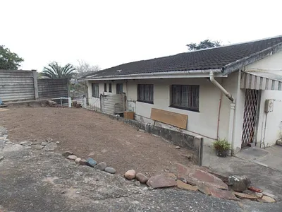 3 Bedroom House For Sale in Queensburgh - img