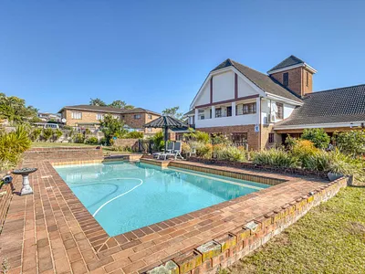 4 Bedroom House For Sale in Kloof - 1jzj.webp