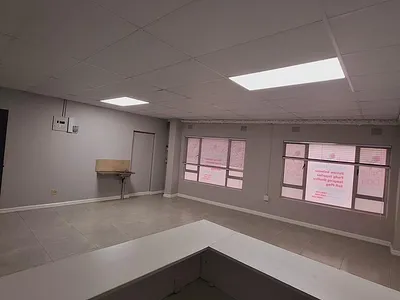 Commercial Property To Rent in Queensburgh - 7zg0.webp