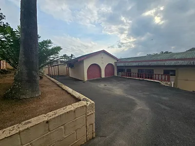 4 Bedroom House For Sale in Queensburgh - SSqc.webp