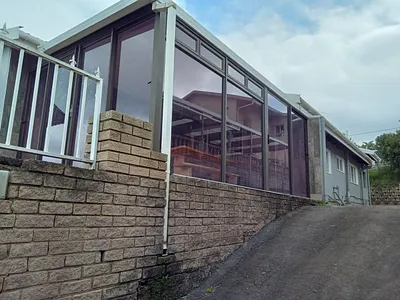 3 Bedroom House For Sale in Shallcross, Chatsworth - nSaC.webp