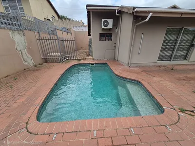 3 Bedroom House For Sale in Queensburgh - vwOL.webp