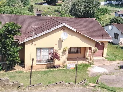 4 Bedroom House For Sale in Amanzimtoti - NKnN.webp