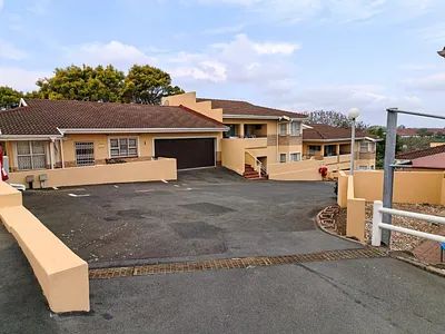 3 Bedroom Townhouse For Sale in Queensburgh - yz4P.webp