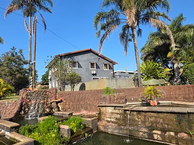 9 Bedroom House For Sale in Amanzimtoti - ggWv.webp