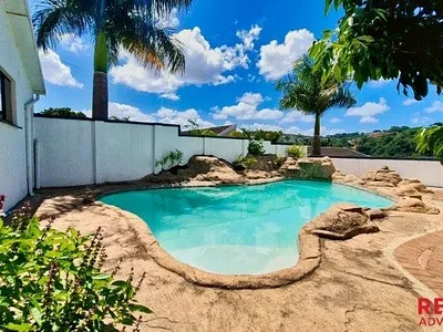 6 Bedroom House For Sale in Durban - XhFS.webp