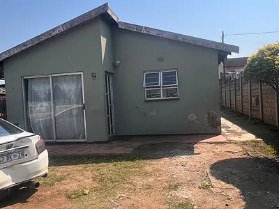 3 Bedroom House For Sale in Phoenix - w80j.webp