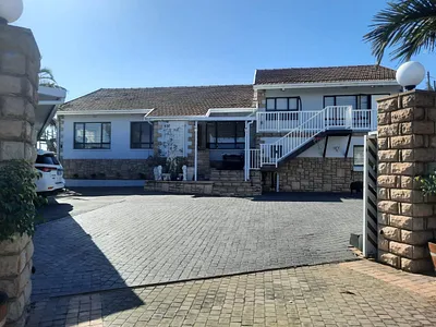 4 Bedroom House For Sale in Durban - VZMp.webp