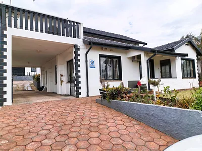 6 Bedroom House For Sale in Durban - LJyR.webp