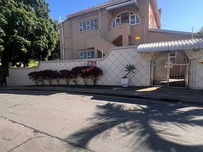 10 Bedroom House For Sale in Durban - 4f4z.webp